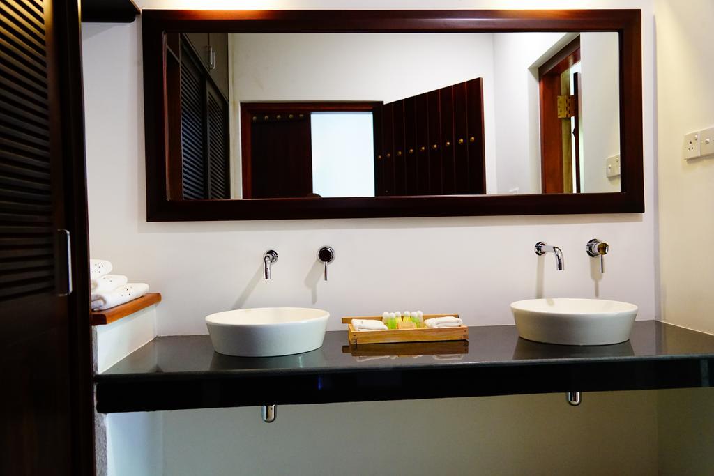 Lespri Grand Hotel Negombo Quarto foto