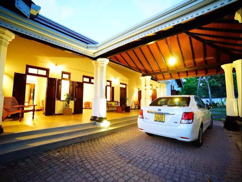 Lespri Grand Hotel Negombo Exterior foto